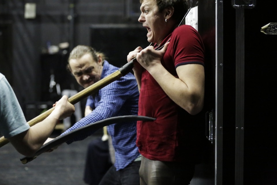 Аквапарк зазывает школьников, кинотеатры продолжают продавать билеты