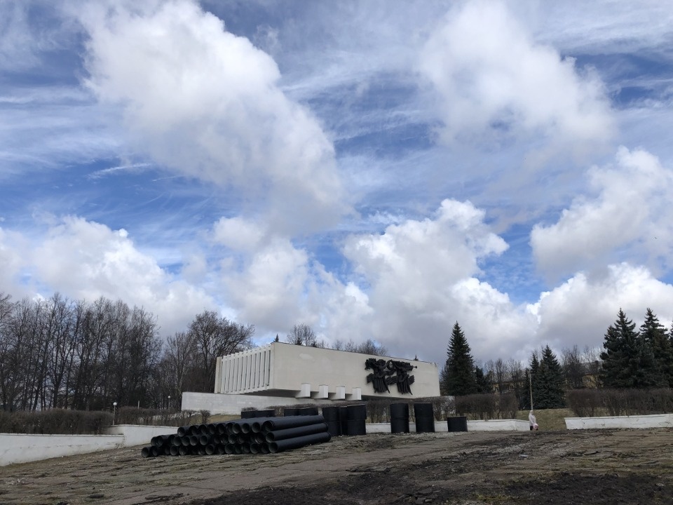 В Великих Луках до конца года обустроят Петровский парк с бюстом Петра I и Яблоней любви В Великих Луках до конца года обустроят Петровский парк с бюстом Петра I и Яблоней любви