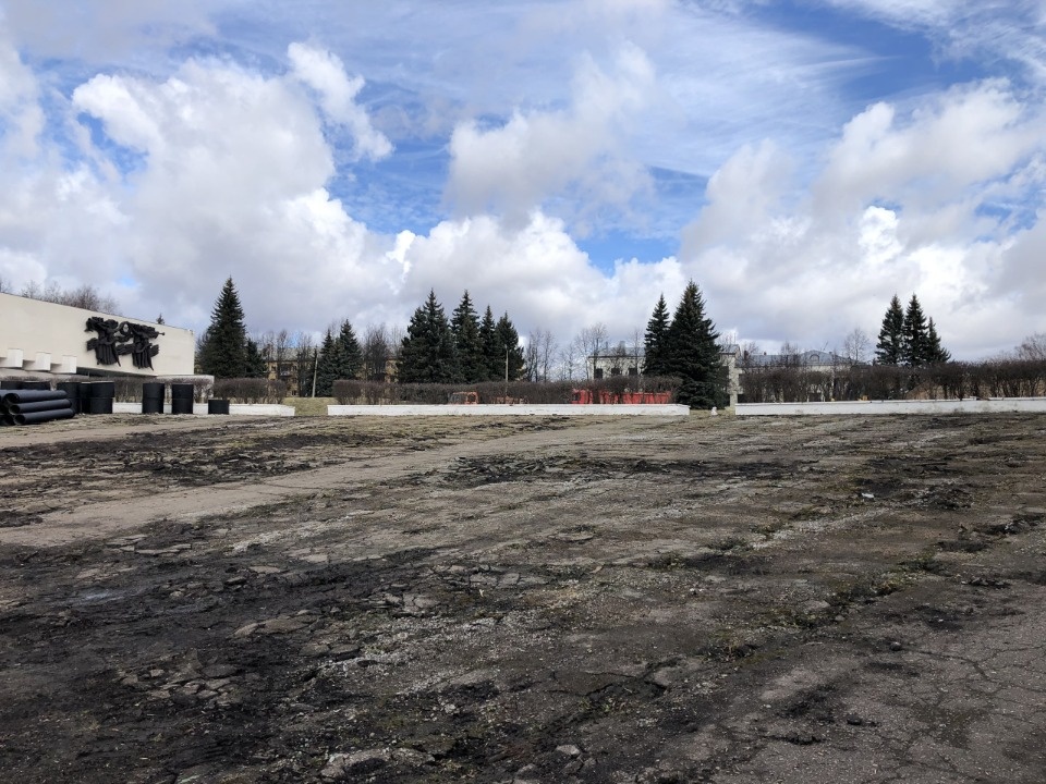 В Великих Луках до конца года обустроят Петровский парк с бюстом Петра I и Яблоней любви В Великих Луках до конца года обустроят Петровский парк с бюстом Петра I и Яблоней любви