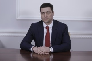 В Псковской области запрещены мероприятия более 50 человек, дети могут ходить в кино только со взрослыми