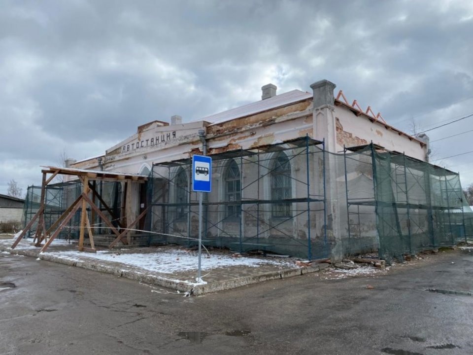 В Опочке ремонтируют автобусную станцию