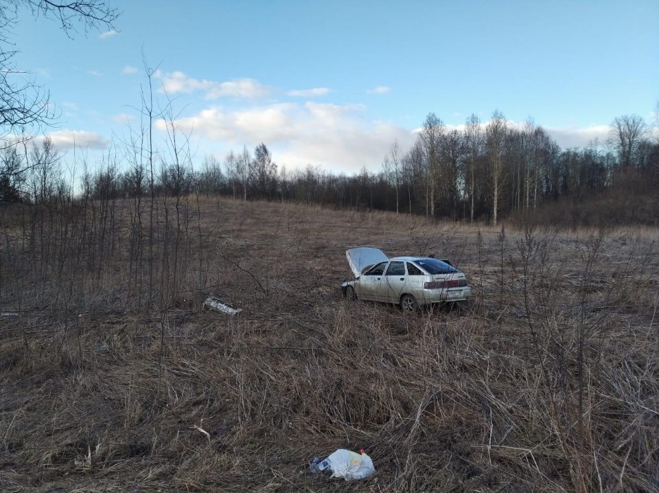 В Новосокольническом районе пьяный водитель опрокинулся в кювет и сломал предплечье В Новосокольническом районе пьяный водитель опрокинулся в кювет и сломал предплечье