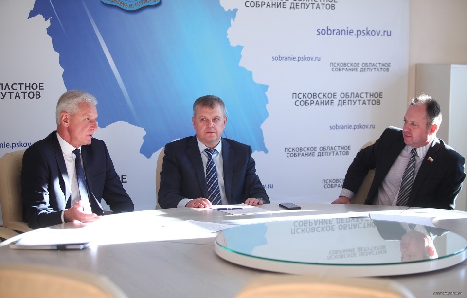 Депутаты Псковского областного Собрания готовятся перейти на удалённый формат работы