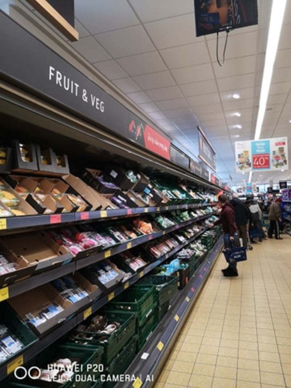 Англия: Полицейским дано право отправлять домой в изоляцию любого, кто покажется им нездоровым