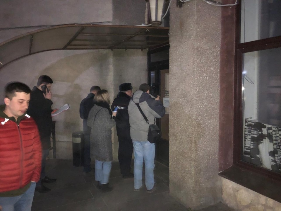 Не дымят: полицейские и общественники провели рейд по кафе с кальянами