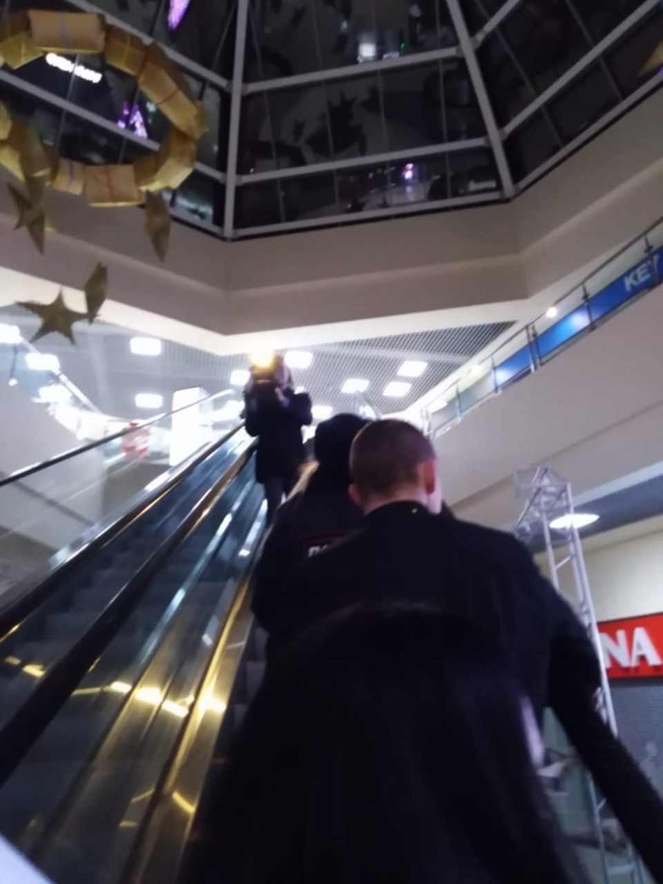 Не дымят: полицейские и общественники провели рейд по кафе с кальянами