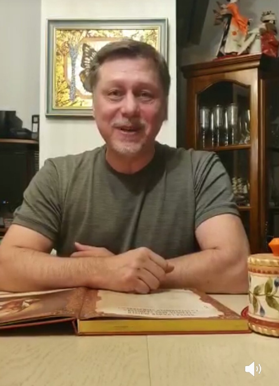 Прошу вас какое-то время посидеть дома - Гедиминас Таранда снял видео-обращение для псковичей Прошу вас какое-то время посидеть дома - Гедиминас Таранда снял видео-обращение для псковичей