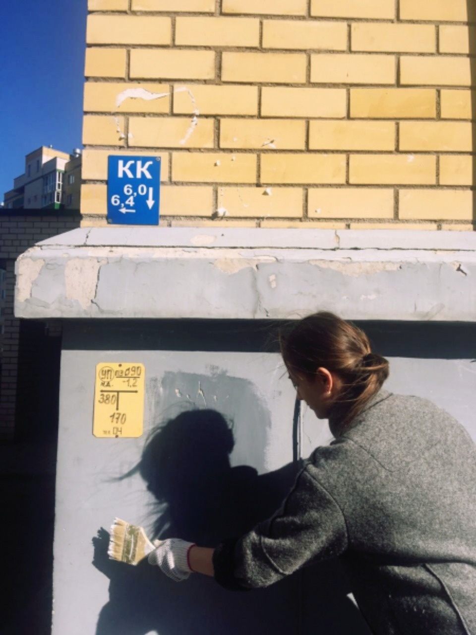  Почти 50 надписей с рекламой наркотиков закрасили псковские полицейские