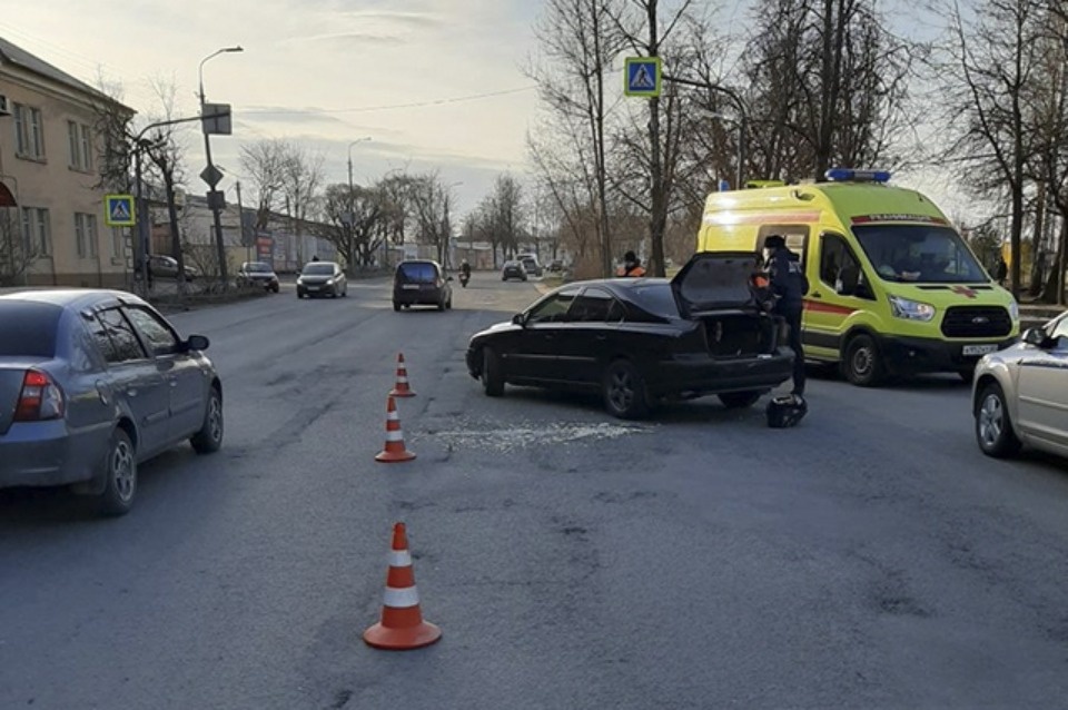 78-летнюю псковичку сбил автомобиль 78-летнюю псковичку сбил автомобиль