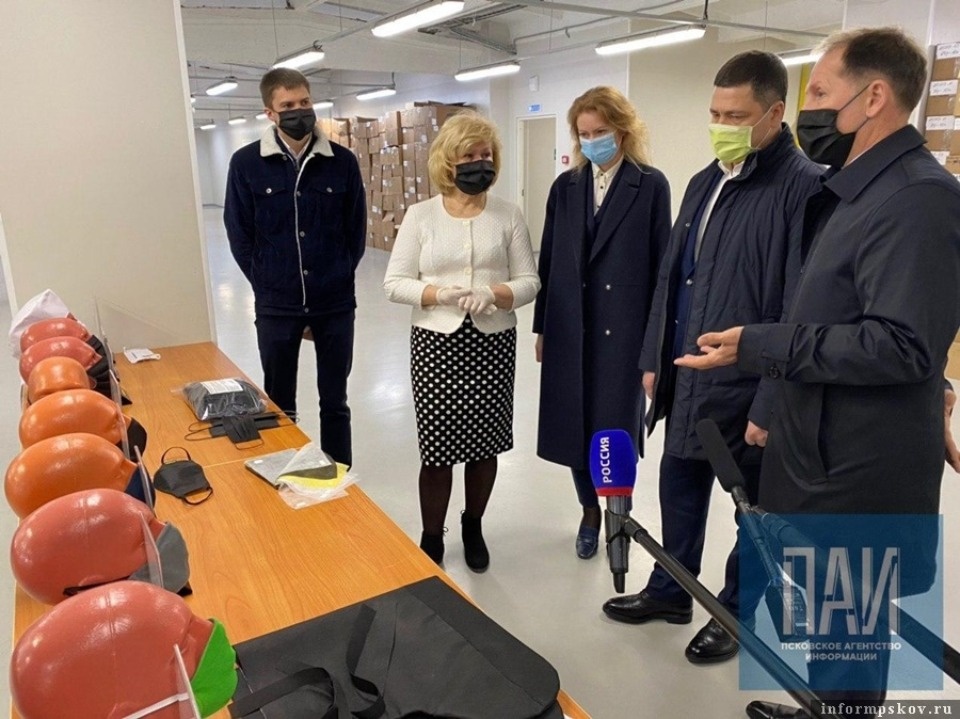 При наличии сырья «Псков-Полимер» готов закрыть потребность региона в защитных костюмах