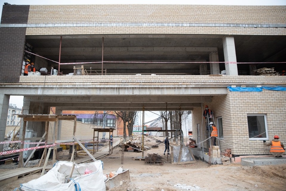 Внутренняя отделка началась в административном здании «Машиностроителя» в Пскове