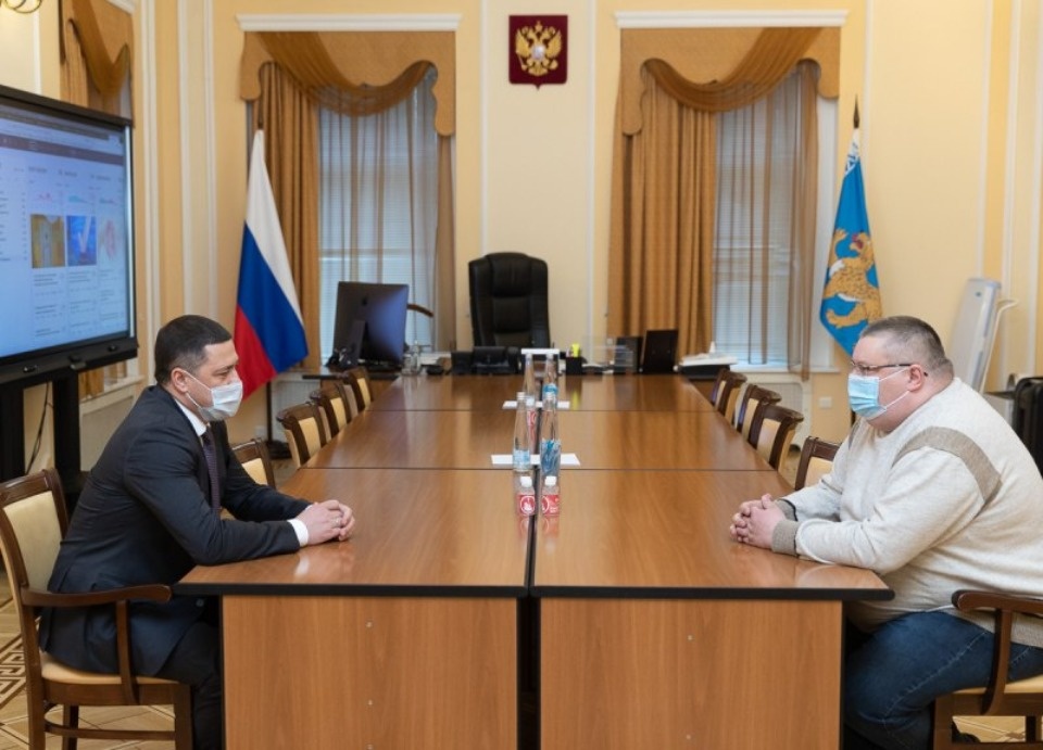 Координацию работы по борьбе с коронавирусом обсудил губернатор с председателем новоржевского Собрания