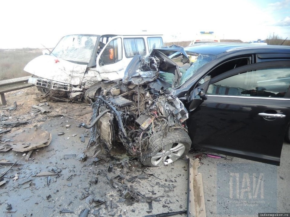 Стало известно о состоянии пострадавших в произошедшем 10 апреля в Великолукском районе смертельном ДТП Стало известно о состоянии пострадавших в произошедшем 10 апреля в Великолукском районе смертельном ДТП