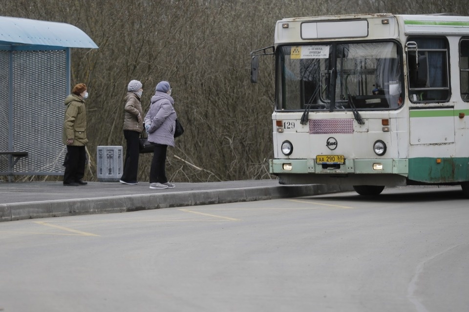 Псковичи прислушались к рекомендации воздержаться от посещения кладбищ в Вербное воскресенье