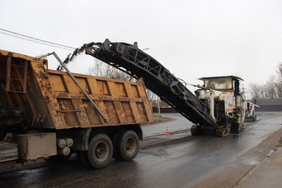 Начался ремонт дороги под Крестовским путепроводом в Пскове 