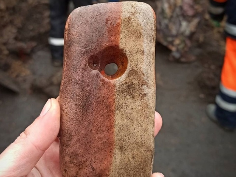 Айфон 17 нашли археологи в Пскове