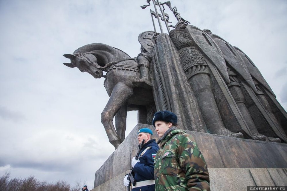 С Днём воинской славы в честь Ледового побоища поздравил губернатор псковичей