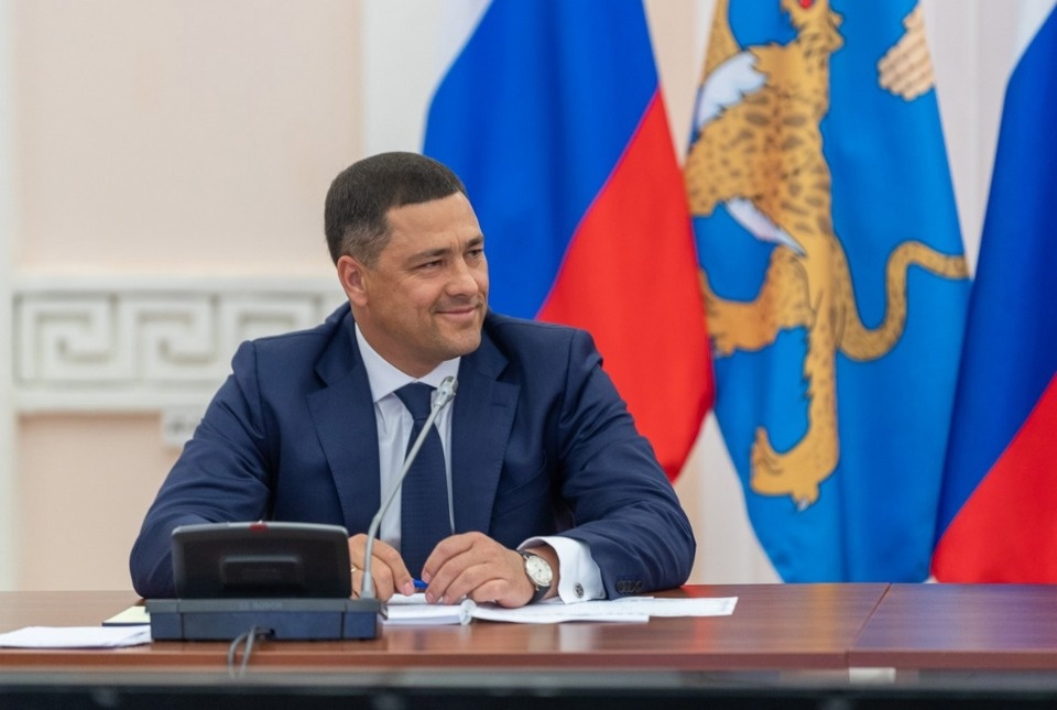  С профессиональным праздником поздравил Михаил Ведерников работников муниципальной службы