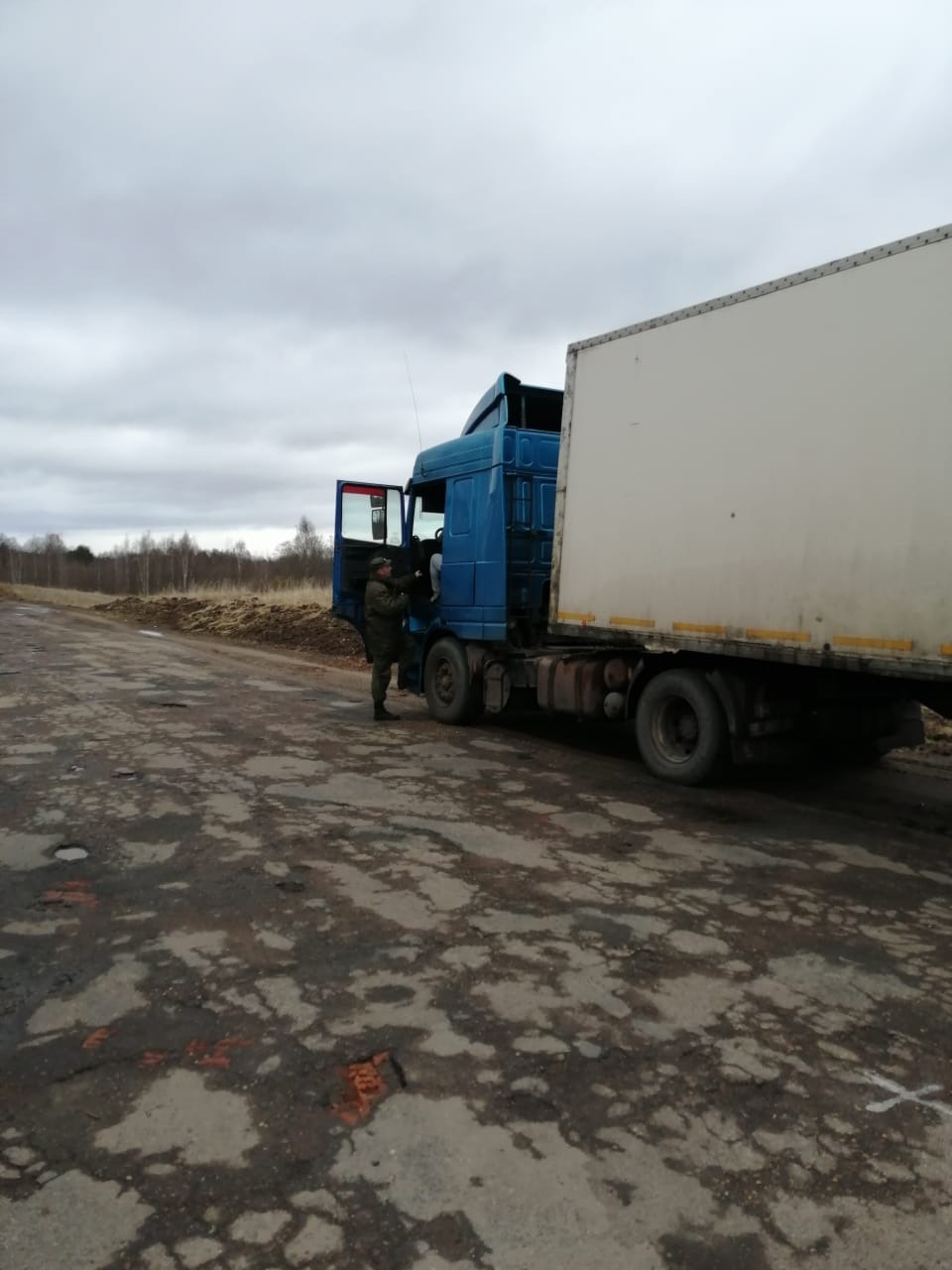 40 тонн груш пытались ввезти по просёлочным дорогам в Псковскую область 40 тонн груш пытались ввезти по просёлочным дорогам в Псковскую область