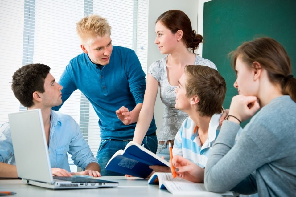 Псковские старшеклассники могут выиграть крупный грант на обучение