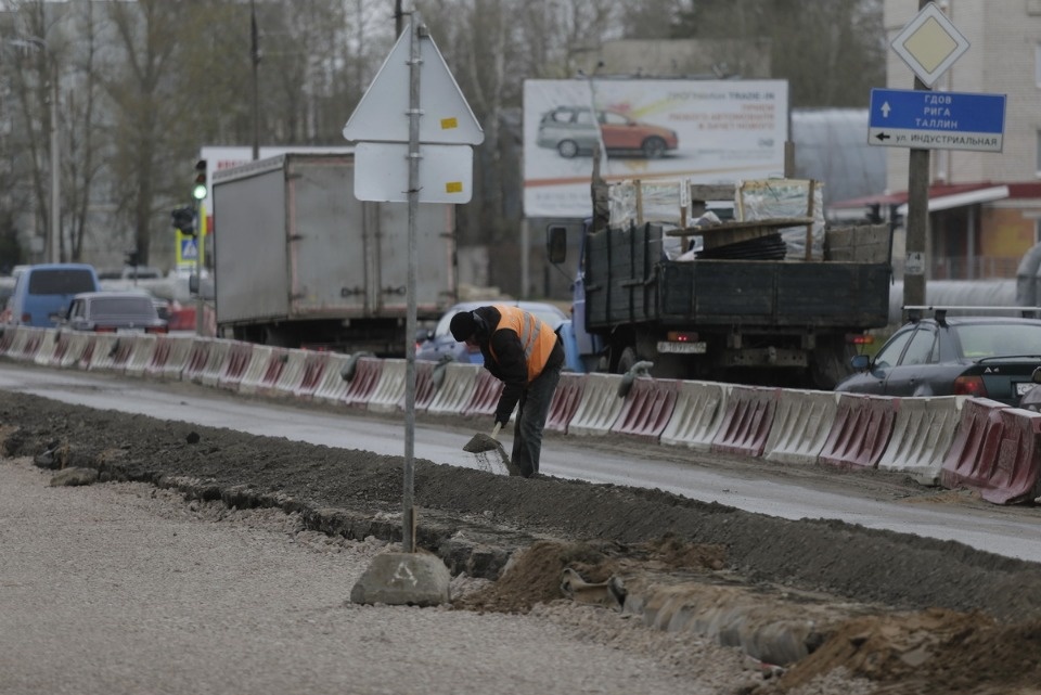 Люди работают