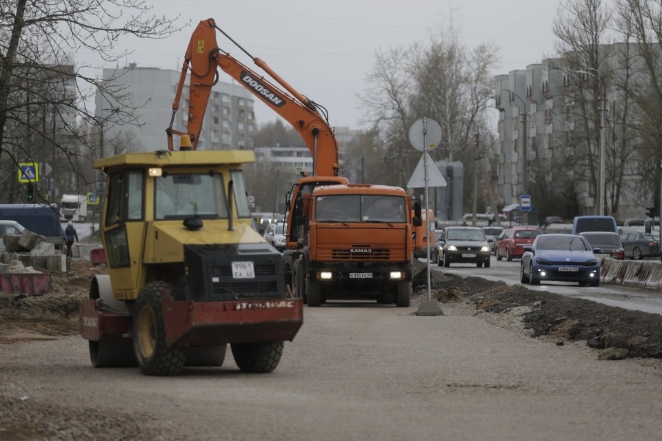 Люди работают