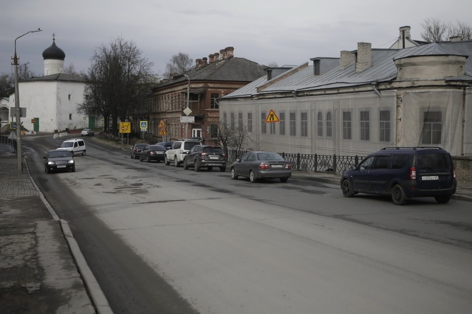 Люди работают