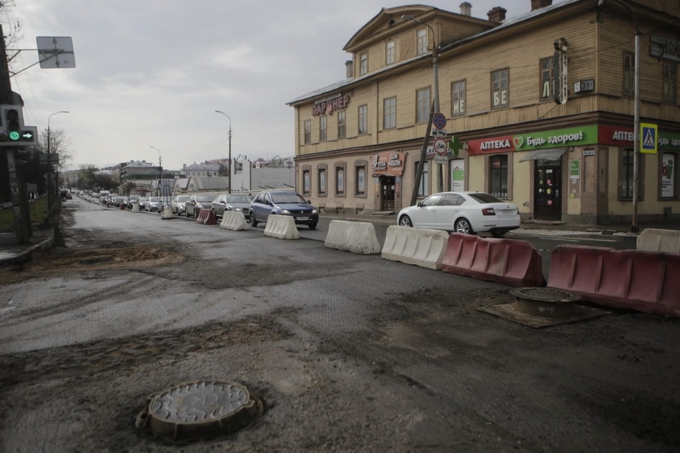 Люди работают