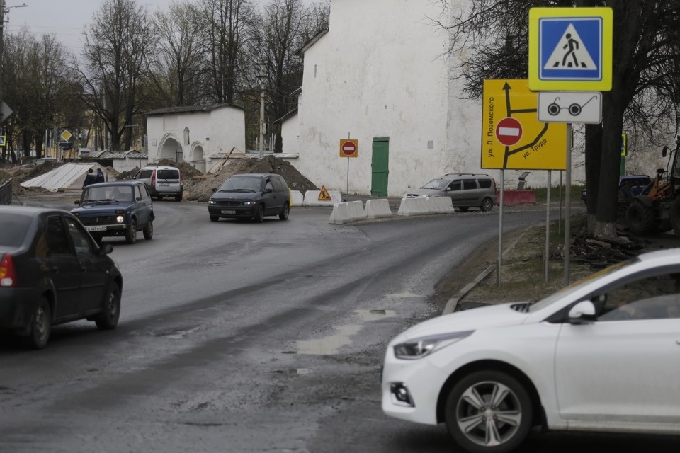 Люди работают