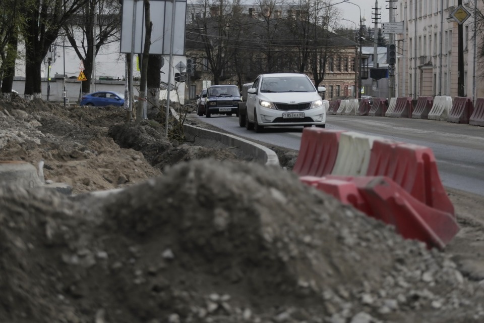 Люди работают