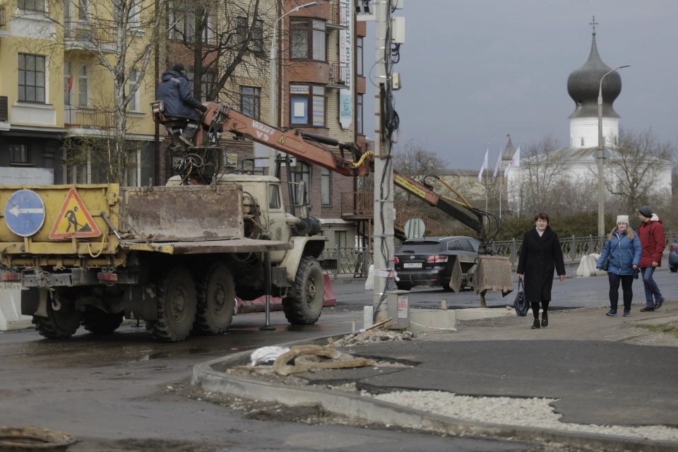 Люди работают