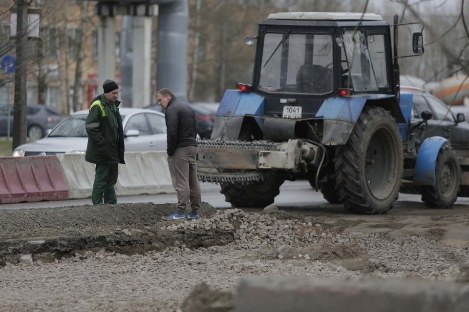 Люди работают