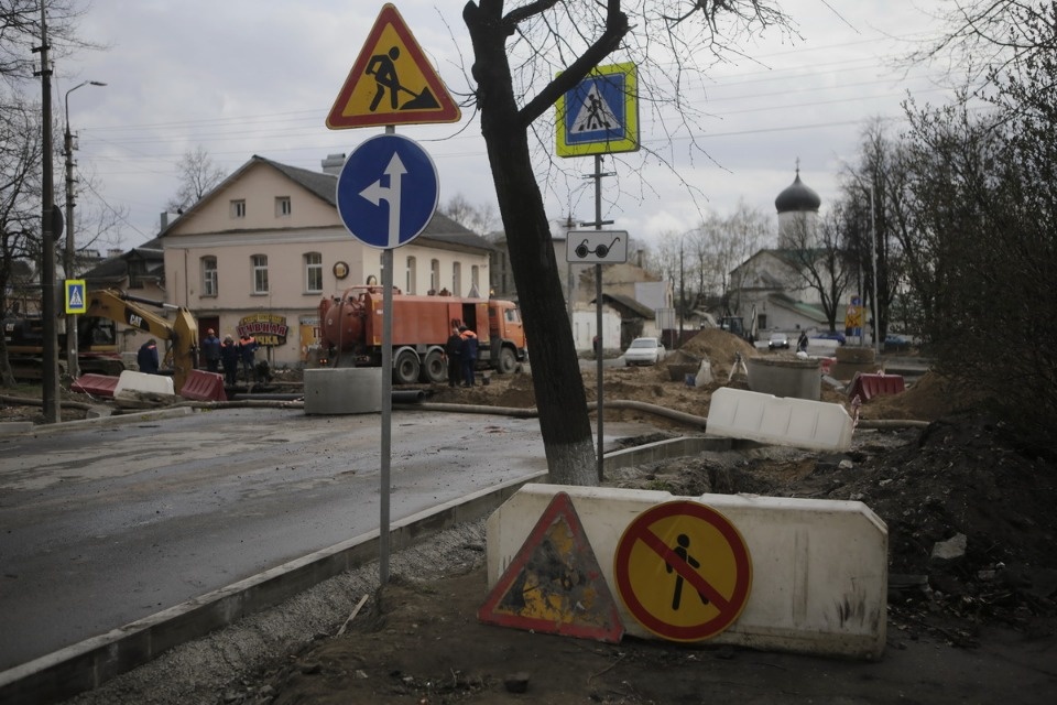 Люди работают