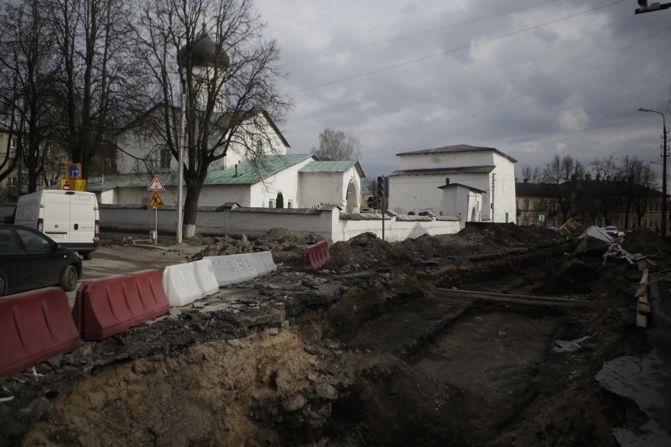 Люди работают