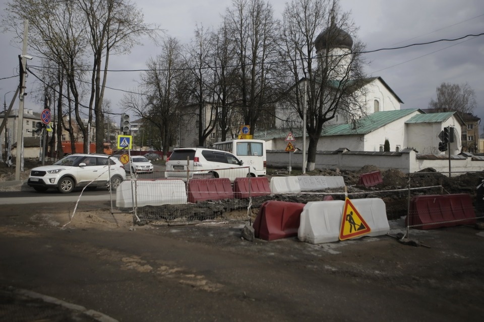 Люди работают