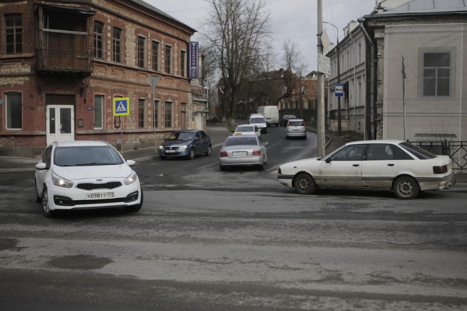 Люди работают