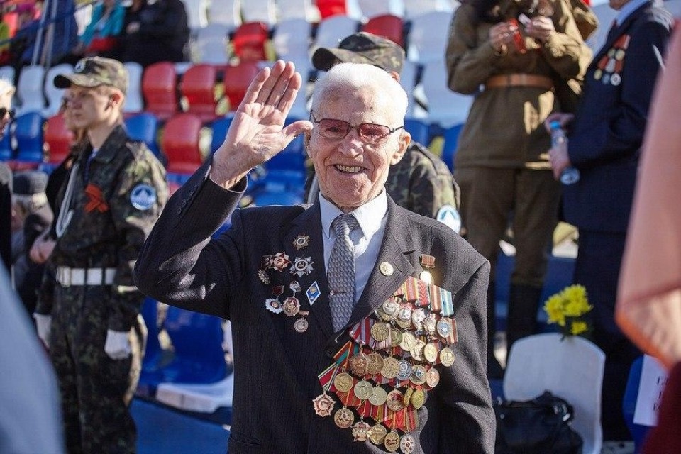 Праздничные продуктовые наборы получат псковские ветераны к Дню Победы