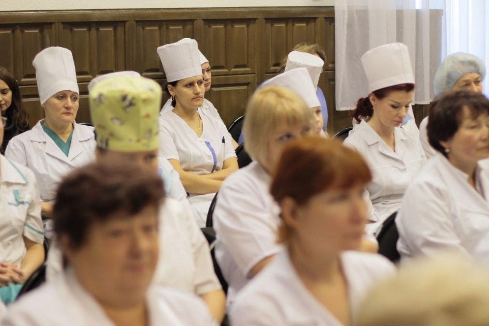 По 50 тысяч рублей получат заболевшие коронавирусом псковские медработники 