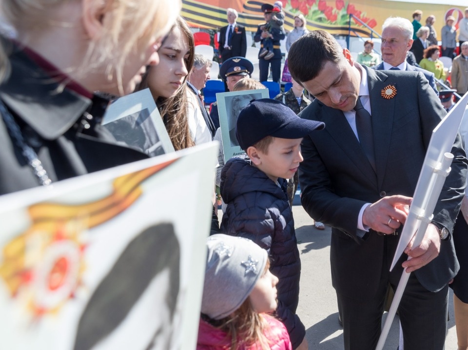 Михаил Ведерников поздравил жителей Псковской области с Днем Победы 
