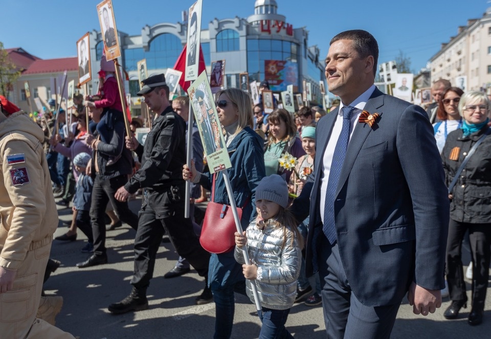 Михаил Ведерников поздравил жителей Псковской области с Днем Победы 