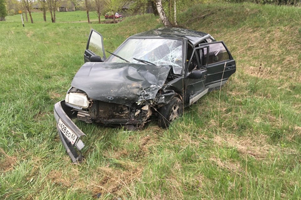 Переломы и ушибы получили три человека в результате ДТП в Себежском районе