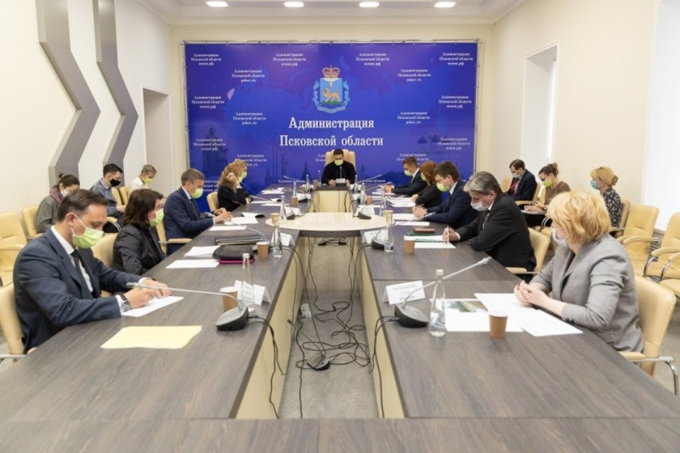 Сократить отставание от плана по заключению контрактов в рамках нацпроектов поручил  псковский губернатор