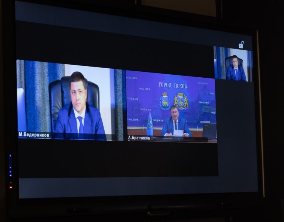 Работы по ремонту дорог в Пскове идут с опережением графика