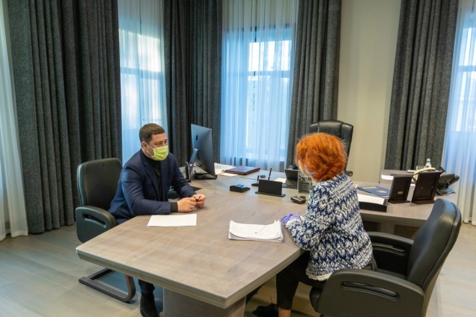 Михаил Ведерников вместе с профсоюзами проверит наличие средств защиты в новосокольнической «скорой»