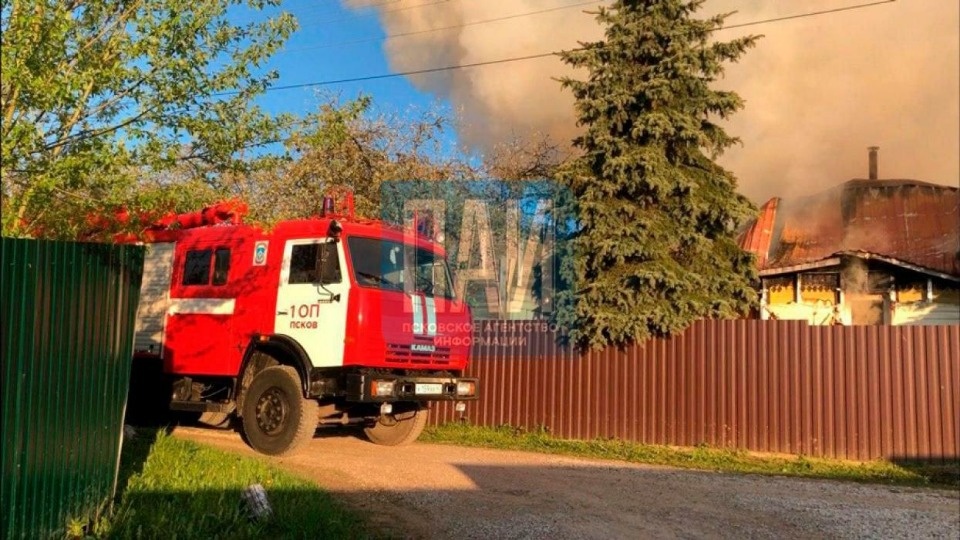 Дом сгорел в Большой Гоголёвке под Псковом