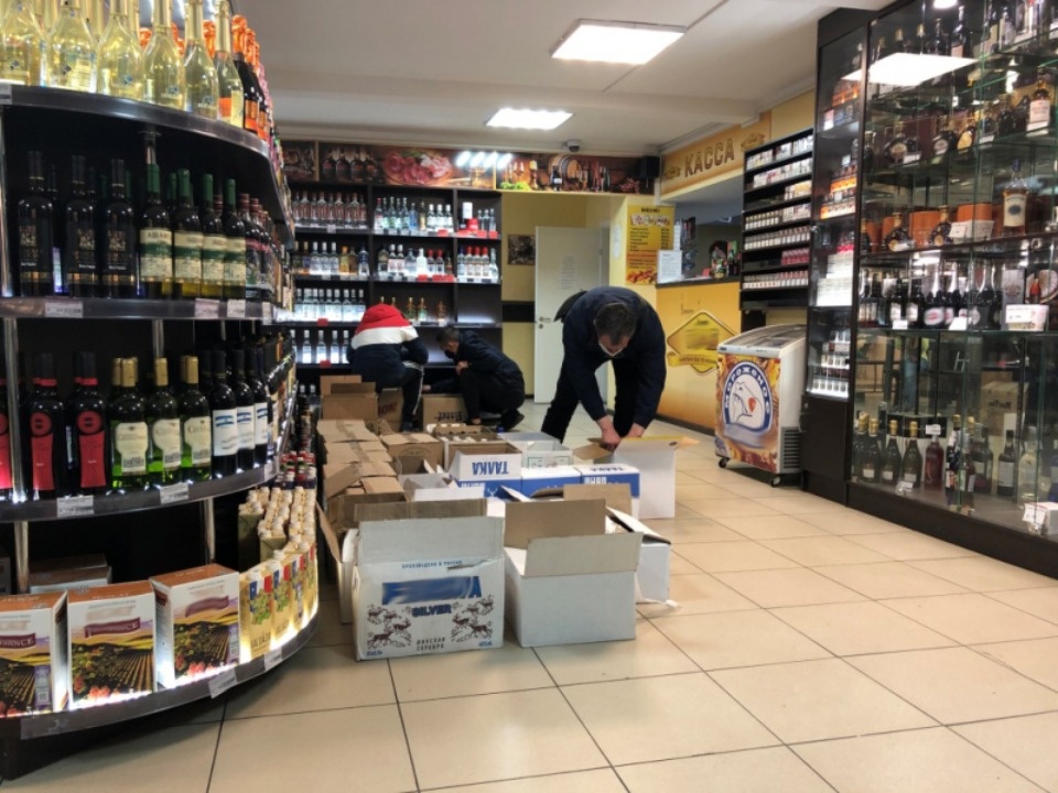 Из трёх кафе в Пскове полиция изъяла более тысячи литров спиртного