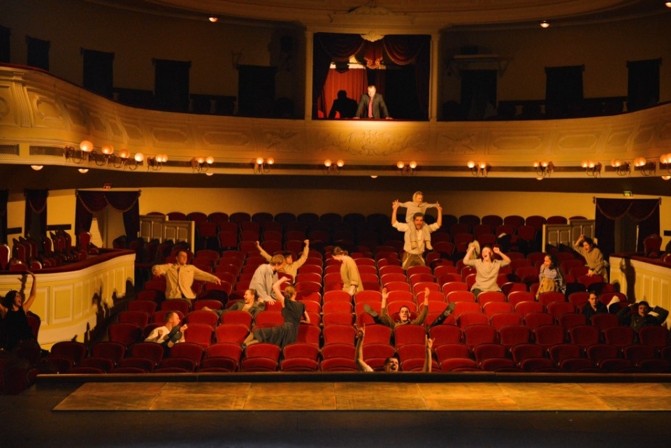 Онлайн-показ спектакль Омского театра «Мария» увидят сегодня псковичи 