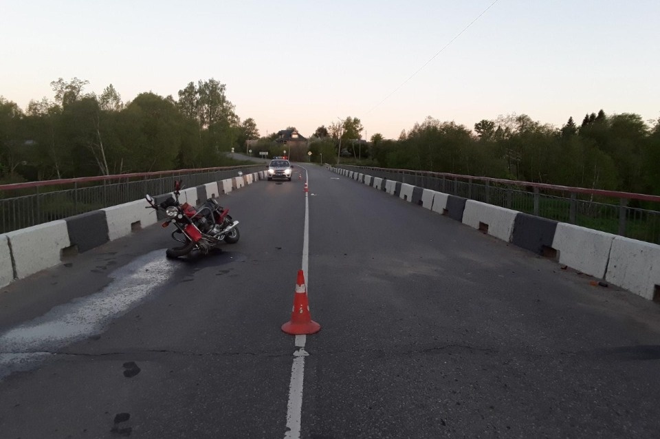 Мотоциклист и его пассажир пострадали в ДТП в Плюсском районе Мотоциклист и его пассажир пострадали в ДТП в Плюсском районе
