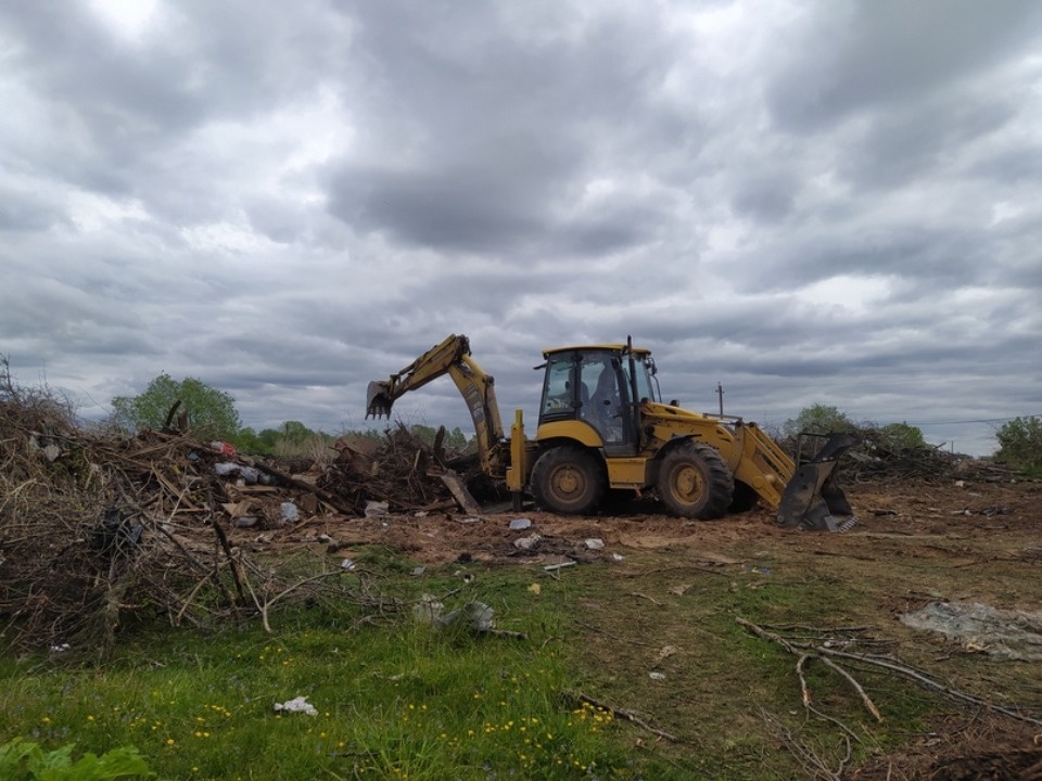 На острове Залита началась ликвидация масштабной свалки