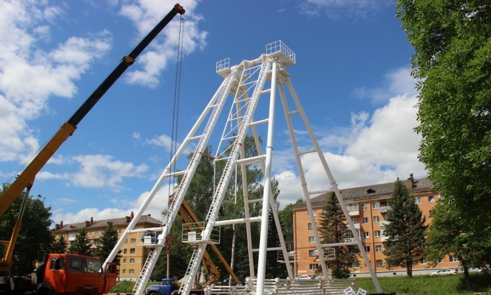 «Ноги» будущего колеса обозрения установили в Великих Луках